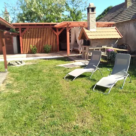 Hajni Vendeghaz Villa *
