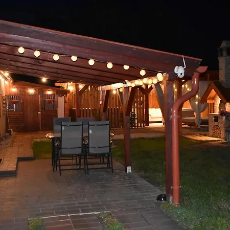 Hajni Vendeghaz Villa *