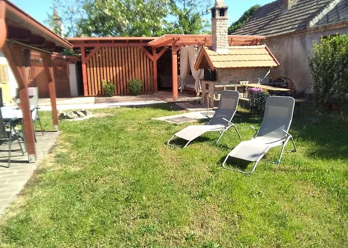 Hajni Vendeghaz Villa *